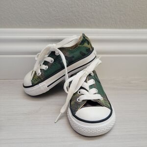 Converse Sneakers Size 4 Toddler Army Print NWOT